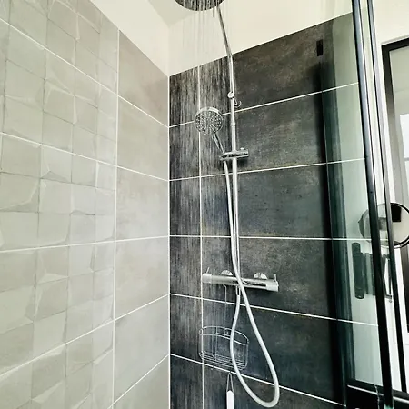 Apartman Renove Dans Demeure Historique - Remblai Des Sables!