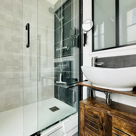 Apartman Renove Dans Demeure Historique - Remblai Des Sables!